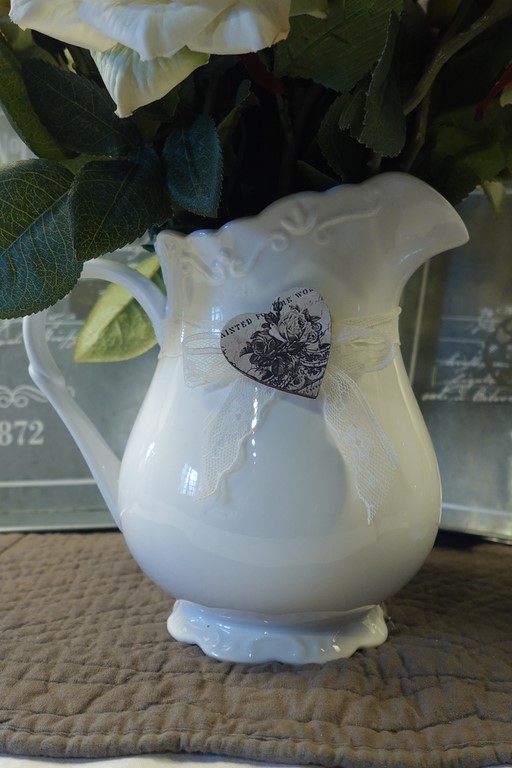pichet shabby chic aux roses.jpg