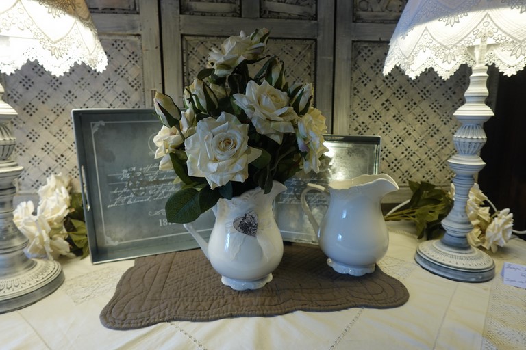 pichet shabby chic aux roses.jpg