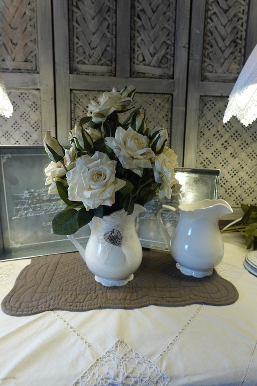 pichet shabby chic aux roses.jpg