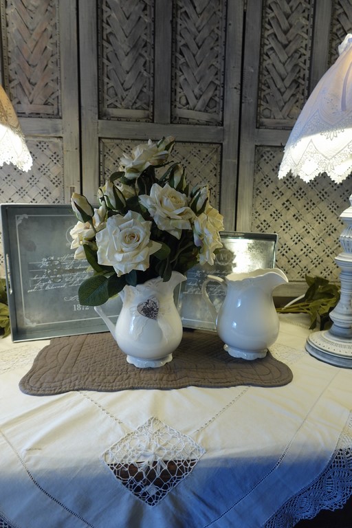 pichet shabby chic aux roses.jpg