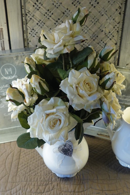 pichet shabby chic aux roses.jpg