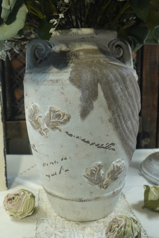 vase antique shabby chic.jpg