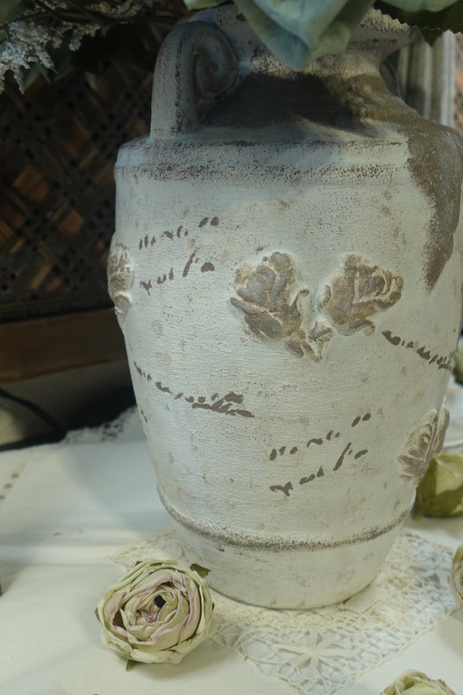 vase antique shabby chic.jpg