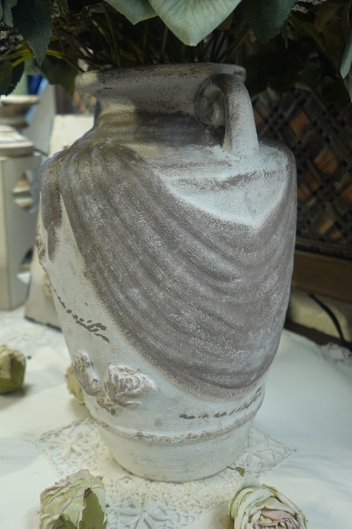 vase antique shabby chic.jpg