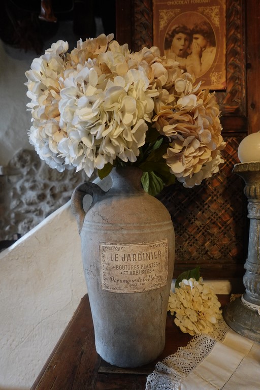 vase antique aux hortensias.jpg