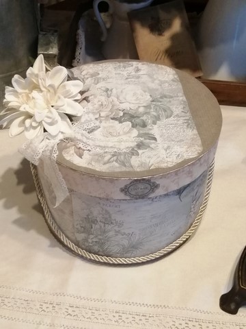 boite à chapeaux shabby chic.jpg