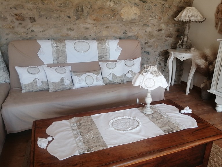 housse de coussin shabby chic à feston.jpg