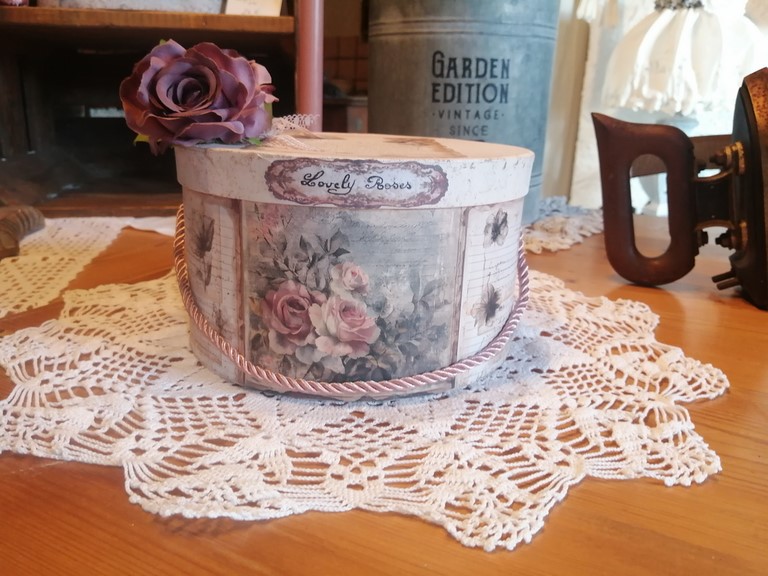 boite à chapeaux shabby chic.jpg