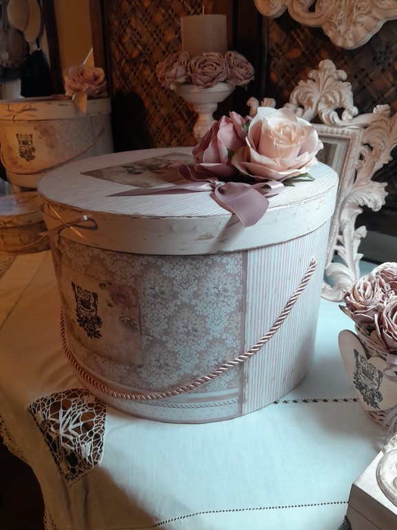 Boite à chapeaux shabby chic.jpg
