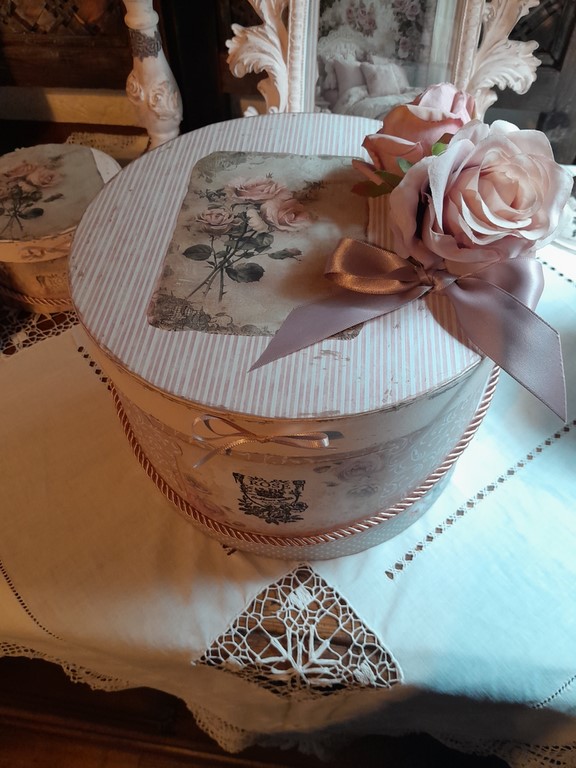 Boite à chapeaux shabby chic.jpg