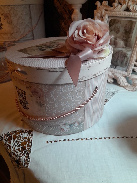 Boite à chapeaux shabby chic.jpg