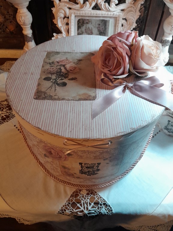 Boite à chapeaux shabby chic.jpg