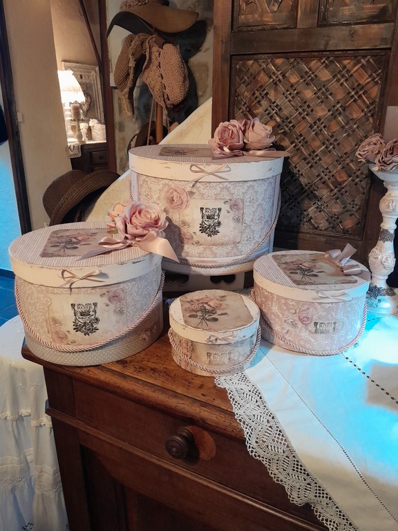 Boite à chapeaux shabby chic.jpg