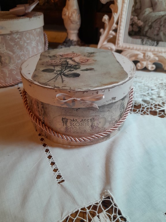 Boite à chapeaux shabby chic.jpg