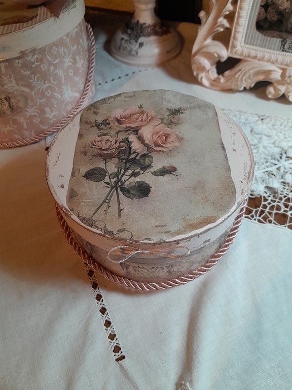 Boite à chapeaux shabby chic.jpg