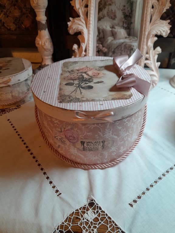 Boite à chapeaux shabby chic.jpg
