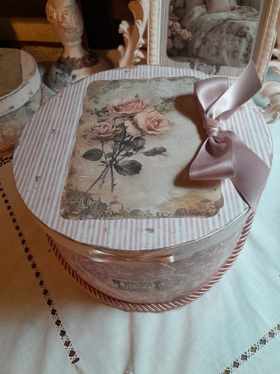 Boite à chapeaux shabby chic.jpg