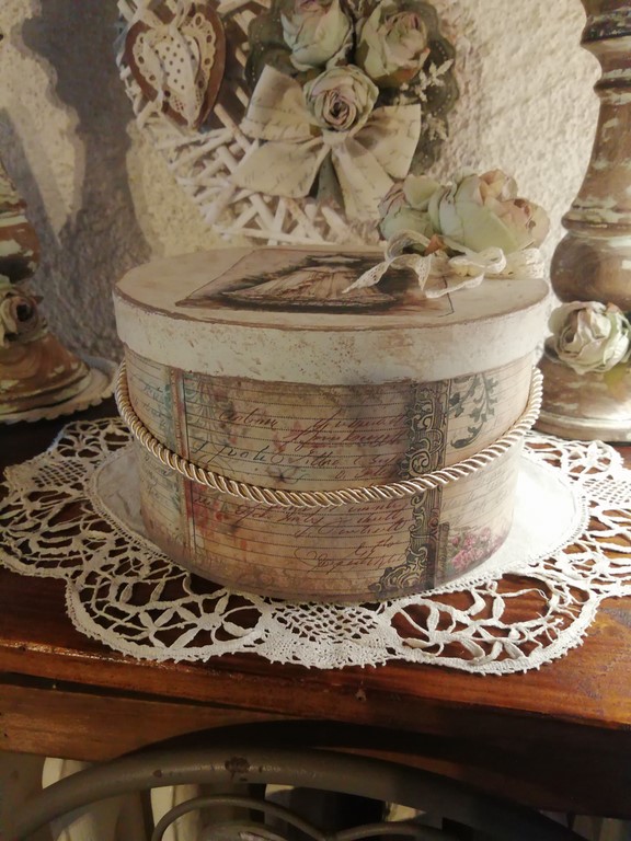 boite à chapeaux shabby chic.jpg