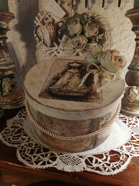 boite à chapeaux shabby chic.jpg