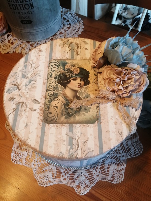 boite à chapeaux.jpg