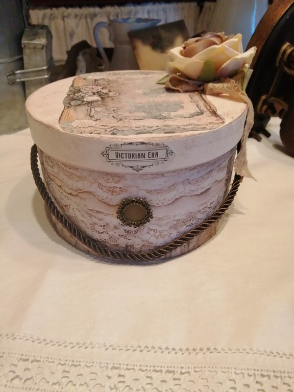 boite à chapeaux shabby chic.jpg