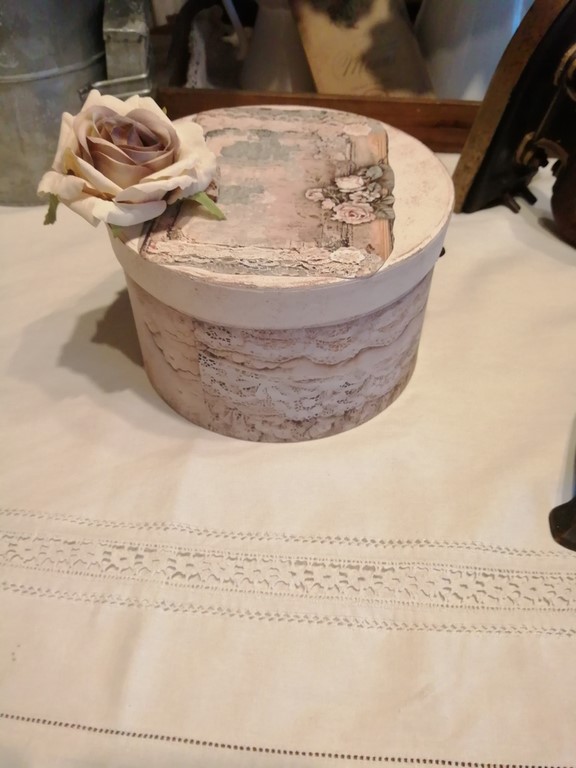 boite à chapeaux shabby chic.jpg