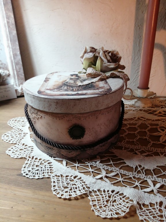 boite à chapeaux shabby chic.jpg