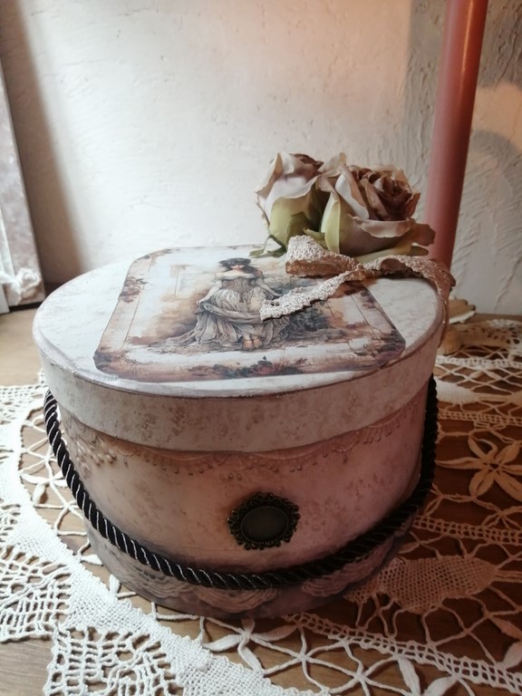 boite à chapeaux shabby chic.jpg