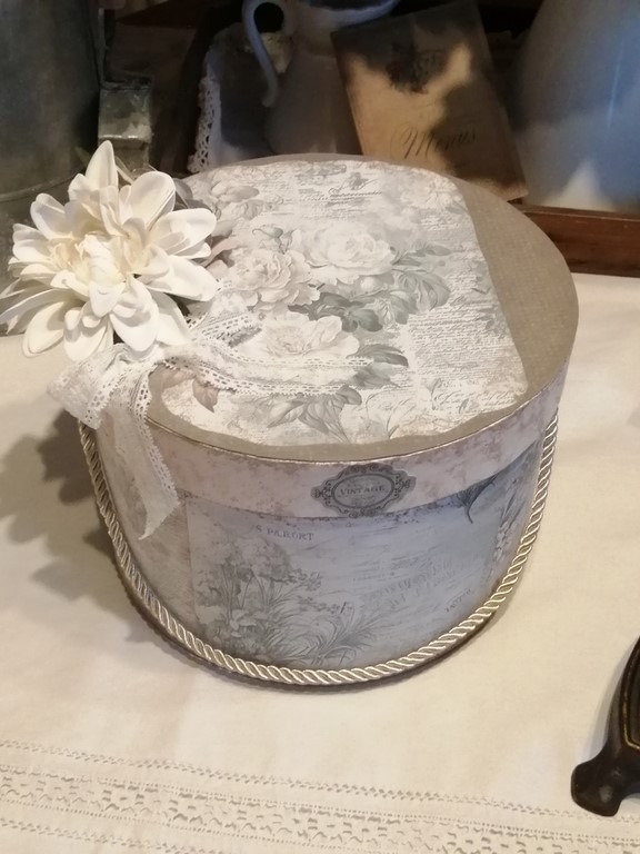 boite à chapeaux shabby chic.jpg