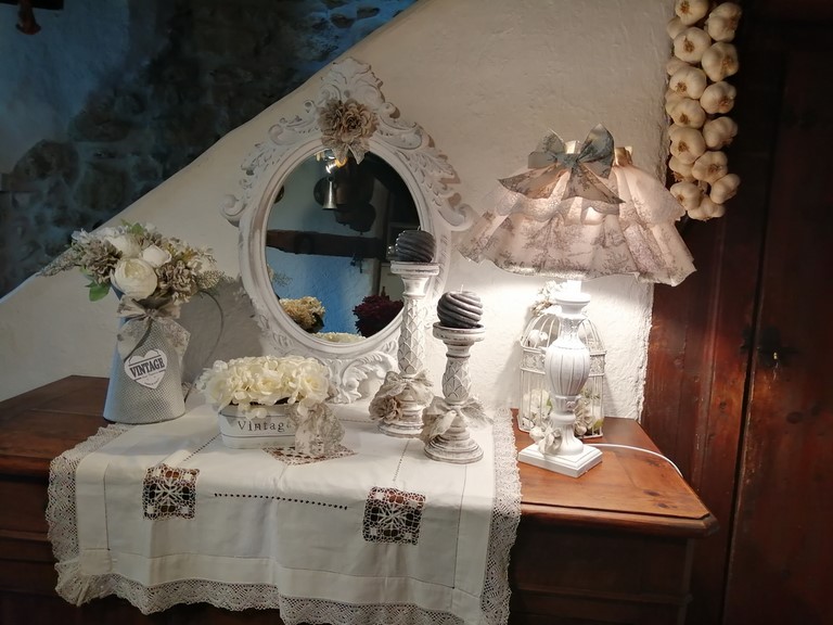 Lampe shabby lin et broderie.jpg