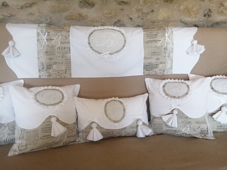 housse de coussin shabby chic à feston.jpg