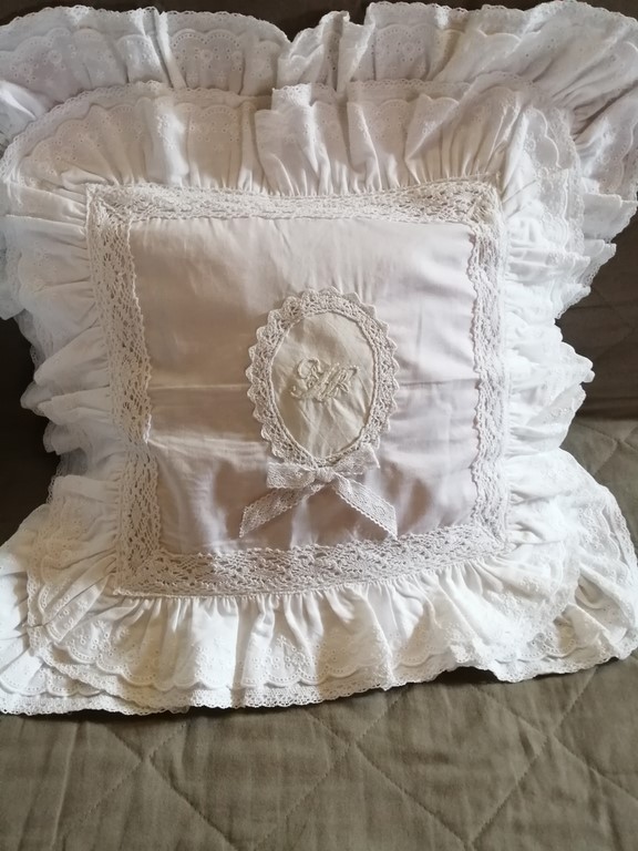 housse de coussin monogramme.jpg