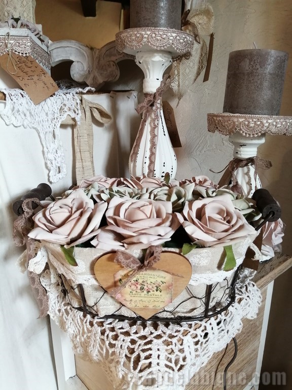 corbeille métal aux roses shabby.jpg