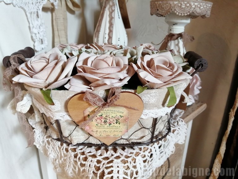 corbeille métal aux roses shabby.jpg