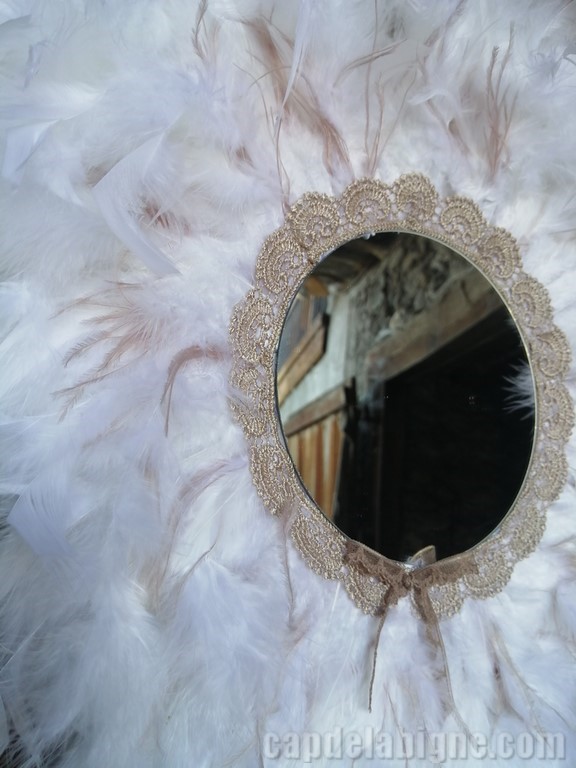 miroir juju hat à plumes.jpg