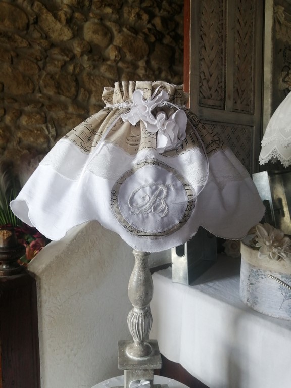 lampe shabby chic à feston.jpg