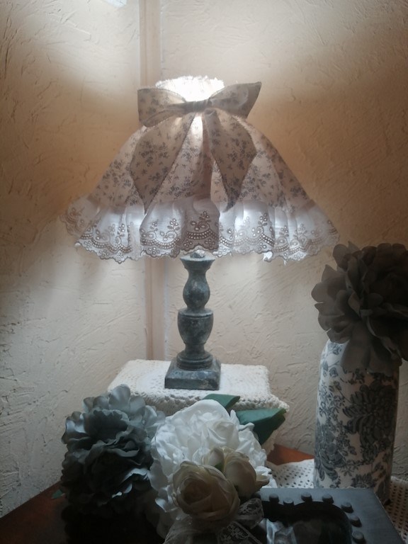 lampe bois shabby chic.jpg