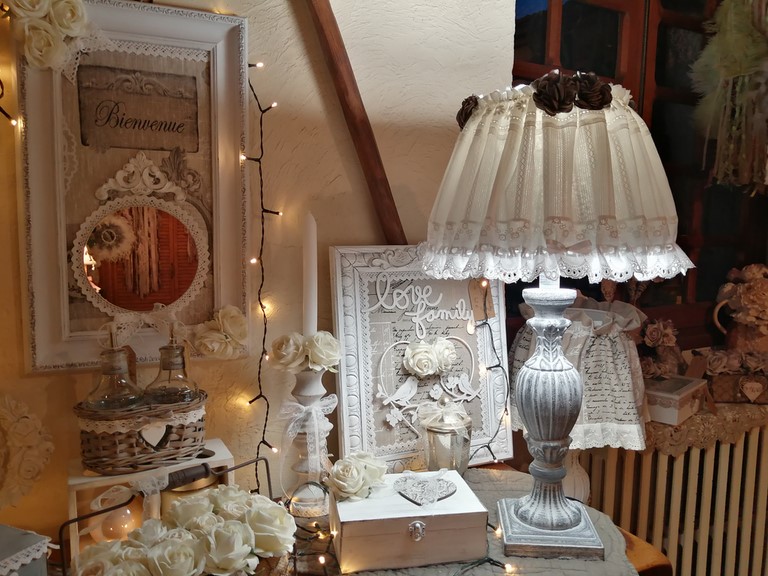 Lampe shabby lin et broderie.jpg