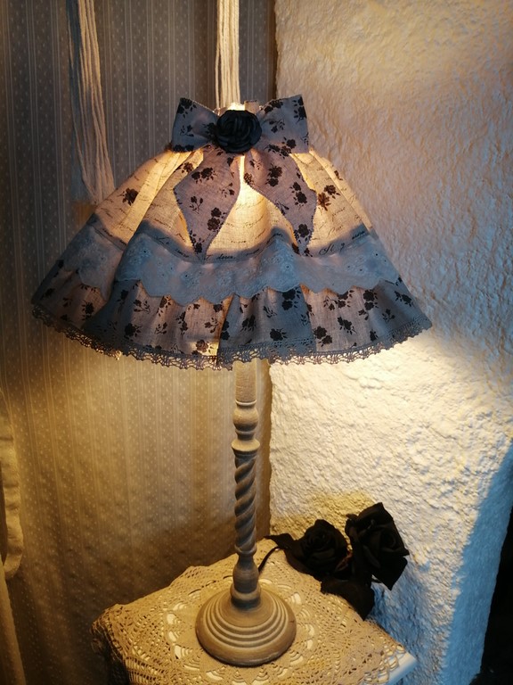 lampe bois roses shabby.jpg