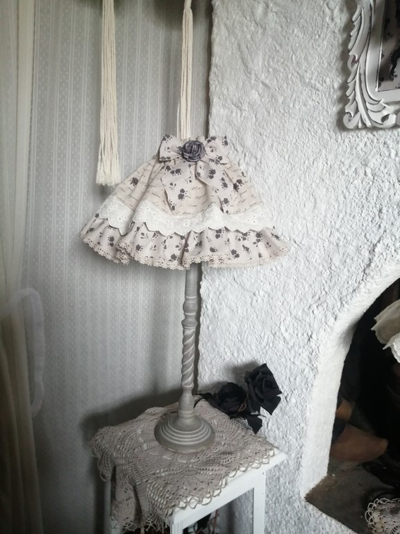 lampe bois roses shabby.jpg