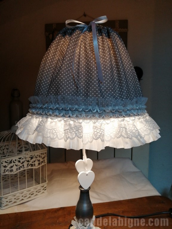 lampe de chevet broderie.jpg