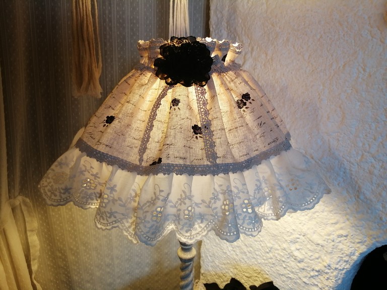 lampe bois roses shabby.jpg