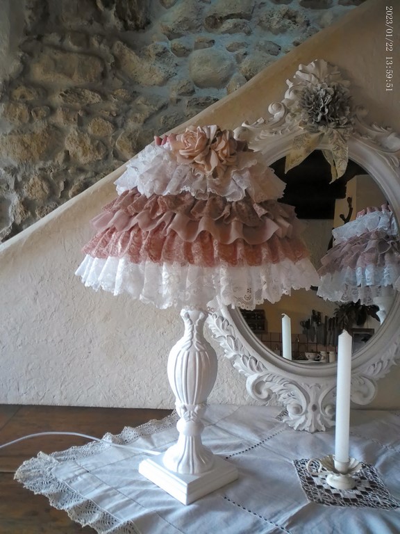 Lampe Bois Shabby Chic "Beautiful Tutu".jpg