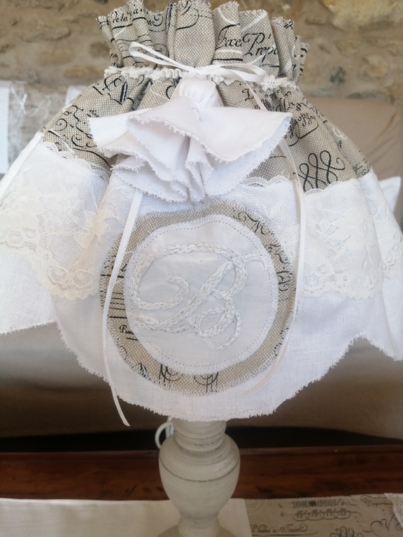 jupon d'abat-jour monogramme.jpg