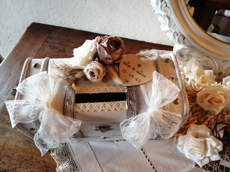 urne mariage valise bois.jpg