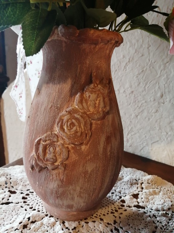 vase antique shabby.jpg