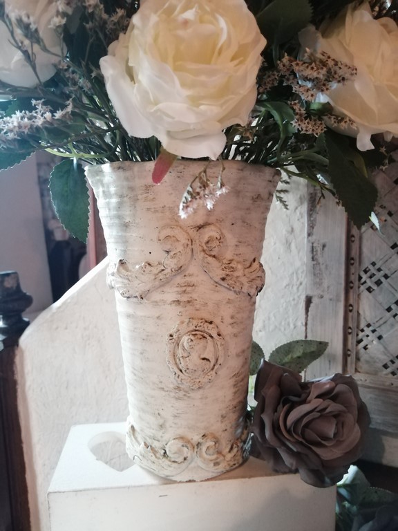 Vase shabby aux roses.jpg
