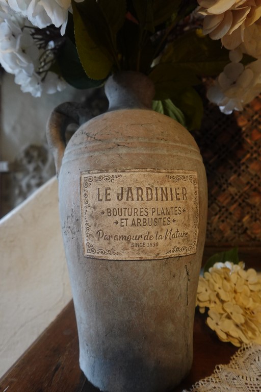 vase antique aux hortensias.jpg
