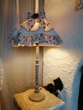 lampe bois roses shabby.jpg